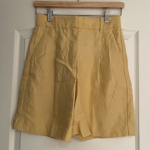 Aritzia short - Picture 2 of 2